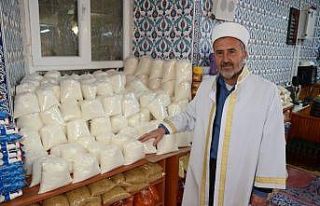 Ayakkabılıklar gıda ve temizlik malzemeleri rafı...