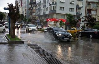 Aydın’da sağanak yağış hayatı olumsuz etkiledi
