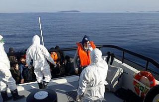 Ayvalık’ta 28 düzensiz göçmen Yunan sahil güvenliğin...