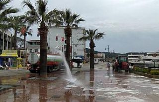 Ayvalık’ta dezenfeksiyon çalışmaları aralıksız...