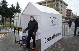 Ayvalık’ta pazarlara dezenfektan tüneli