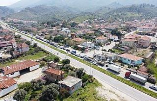 Bafa’da araç kuyruğu havadan görüntülendi