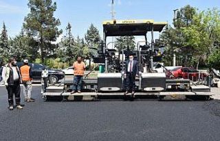 Bağlar’da cadde ve sokaklar bazalt asfaltı ile...