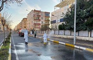 Bağlar’da cadde ve sokaklar dezenfekte edildi