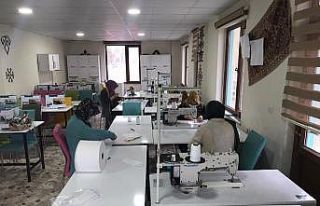 Bahçesaray Halk Eğitim Merkezi’nde, maske üretimine...