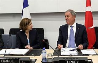 Bakan Akar, Fransa Savunma Bakanı Parly ile telefonda...