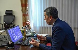 Bakan Selçuk EBA Canlı Sınıfta sınava hazırlanan...