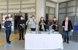 Balçova’da siperlik maskelerin üretimi başladı