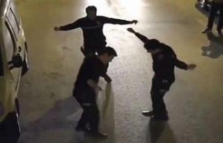 Balkondaki vatandaşlar çaldı, polisler oynadı