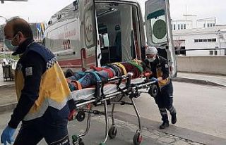 Balkondan düşen genç yaralandı