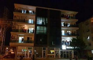 Balkonlara çıkan vatandaşlar hep bir ağızdan...