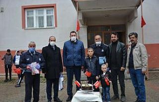 Balkonlarda 23 Nisan coşkusu