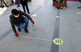 Banka önlerindeki sosyal mesafe ihlaline polis müdahalesi