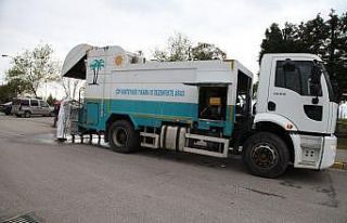 Başiskele’de çöp konteynerleri yıkanarak dezenfekte...