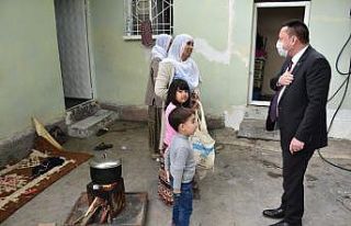 Başkan Beyoğlu, ihtiyaç sahiplerine yardım ulaştırdı