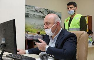 Başkan Bıyık, çağrı merkezine gelen telefonları...