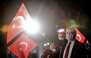 Başkan Böcek 23 Nisan’ı itfaiyecilerle birlikte...