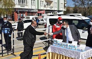 Başkan Çatal, pazaryerinde vatandaşa ücretsiz...