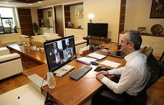Başkan Çiftçi video konferansla muhtarlara çalışmaları...