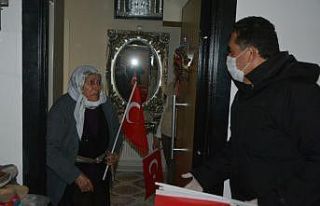 Başkan Demir 23 Nisan’da çocukları evde sevindirdi
