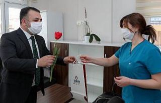Başkan Ercan sağlıkçı, eczacı ve emniyet personeline...