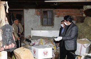 Başkan Genç yardım kolisi, dezenfektan ve maske...