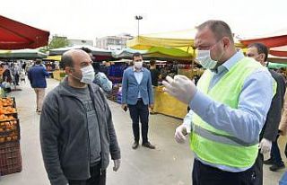 Başkan Gümrükçü’den Yenimahalle pazar yerinde...