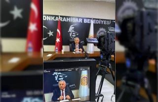 Başkan Zeybek birinci yılını sosyal medya üzerinden...