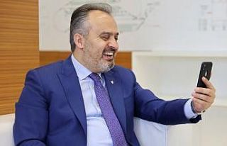 Başkandan evlerinden çıkamayan vatandaşlara görüntülü...