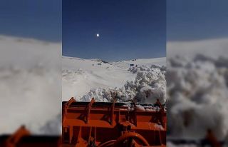 Bayburt-Trabzon arasında baharda karla mücadele