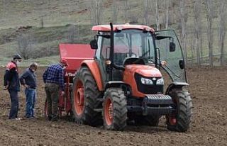 Bayburt’ta kuru soğan demonstrasyon ekimi yapıldı