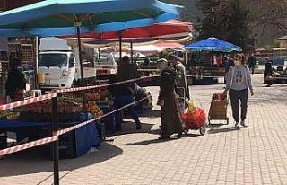 Bayırköy’de pazara sosyal mesafe ayarı