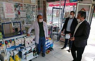 Bayramiç’te eczanelere ücretsiz maske dağıtıldı