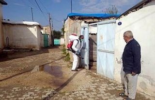 Belediye bir günde 11 mahalleyi dezenfekte etti