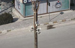 Belediye, hoparlörden çaldığı şarkılarla vatandaşlara...