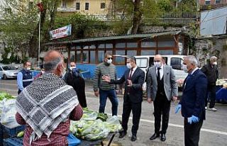 Belen’de semt pazarı esnafı ve vatandaşlara korona...