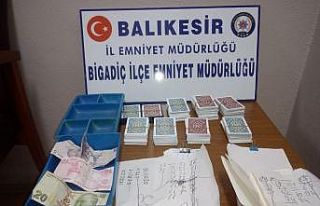 Bigadiç’te kumarbazlara polis baskını