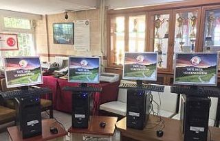 Bilgisayarı olmayan öğrencilere okulda ki bilgisayarları...