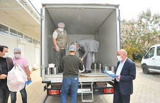 Birecik’te 3 bin kişiye sıcak iftar yemeği