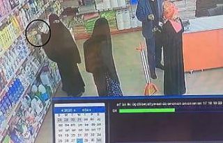 Biri oyaladı, biri görüş açısını kapattı,...