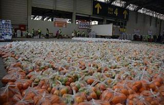 “BizVarız” gönüllüleri gıda paketi hazırladı