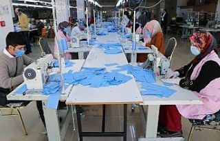 Bolu’da, giyim işi yapan fabrika günlük 15 bin...