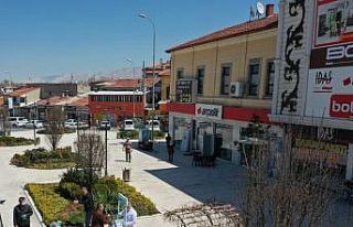 Bor Belediyesi vatandaşlara ücretsiz maske dağıtıyor