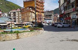 Borçka’da karantina sonrası sokaklar sessizliğe...