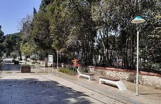 Boş kalan sokaklar belediye tarafından yıkandı