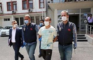Boşanmak isteyen karısını tornavidayla yaralayan...