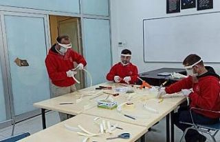 Boyabat Gençlik Merkezi’nde maske üretimi başladı