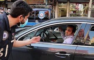 Bu polisin maske uyarısına itiraz eden olmadı