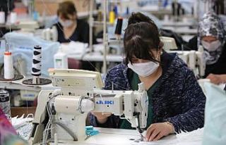 Buca’nın kursiyerleri maske için kolları sıvadı