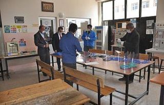 Bulanık’ta yüz koruyucu siperlik üretimi